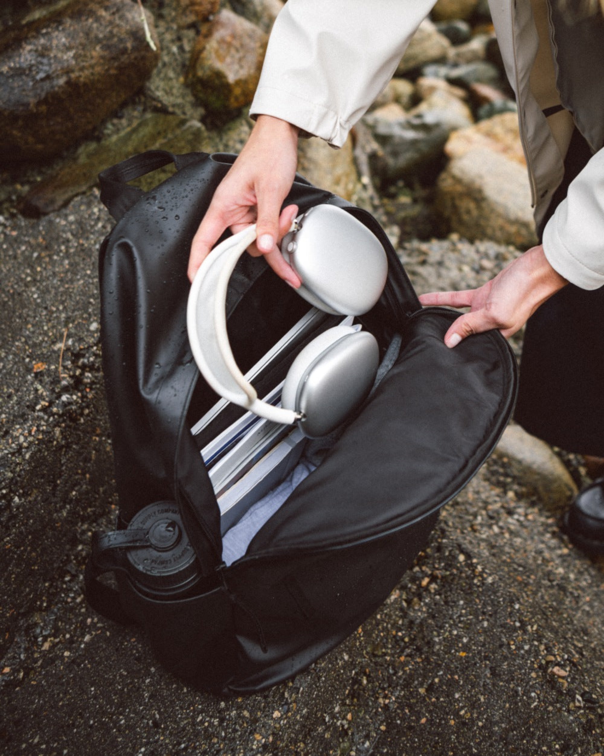 Herschel Alberni backpack laptop sleeve detail