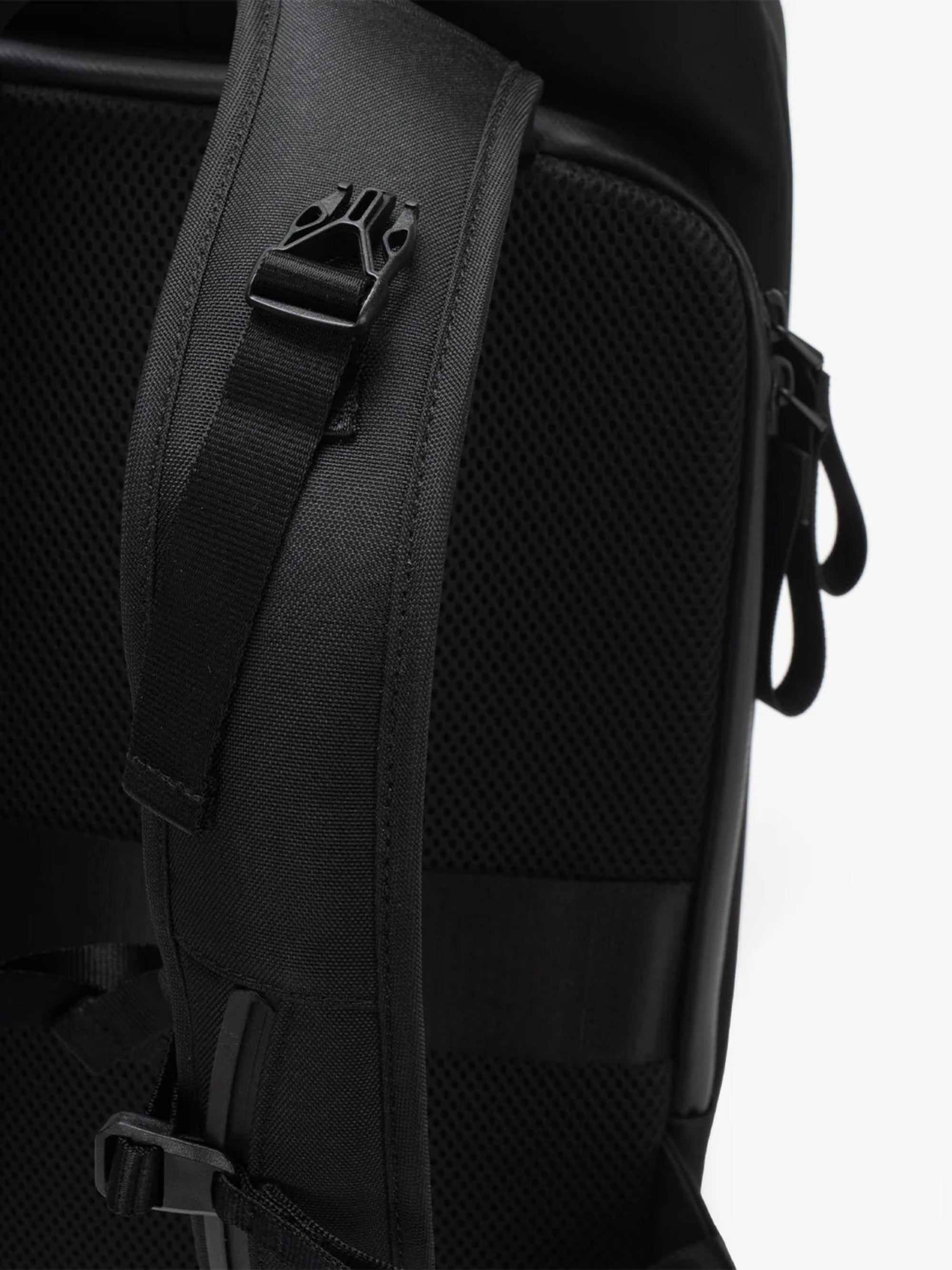 Côte&Ciel Saru Sleek backpack fastener details