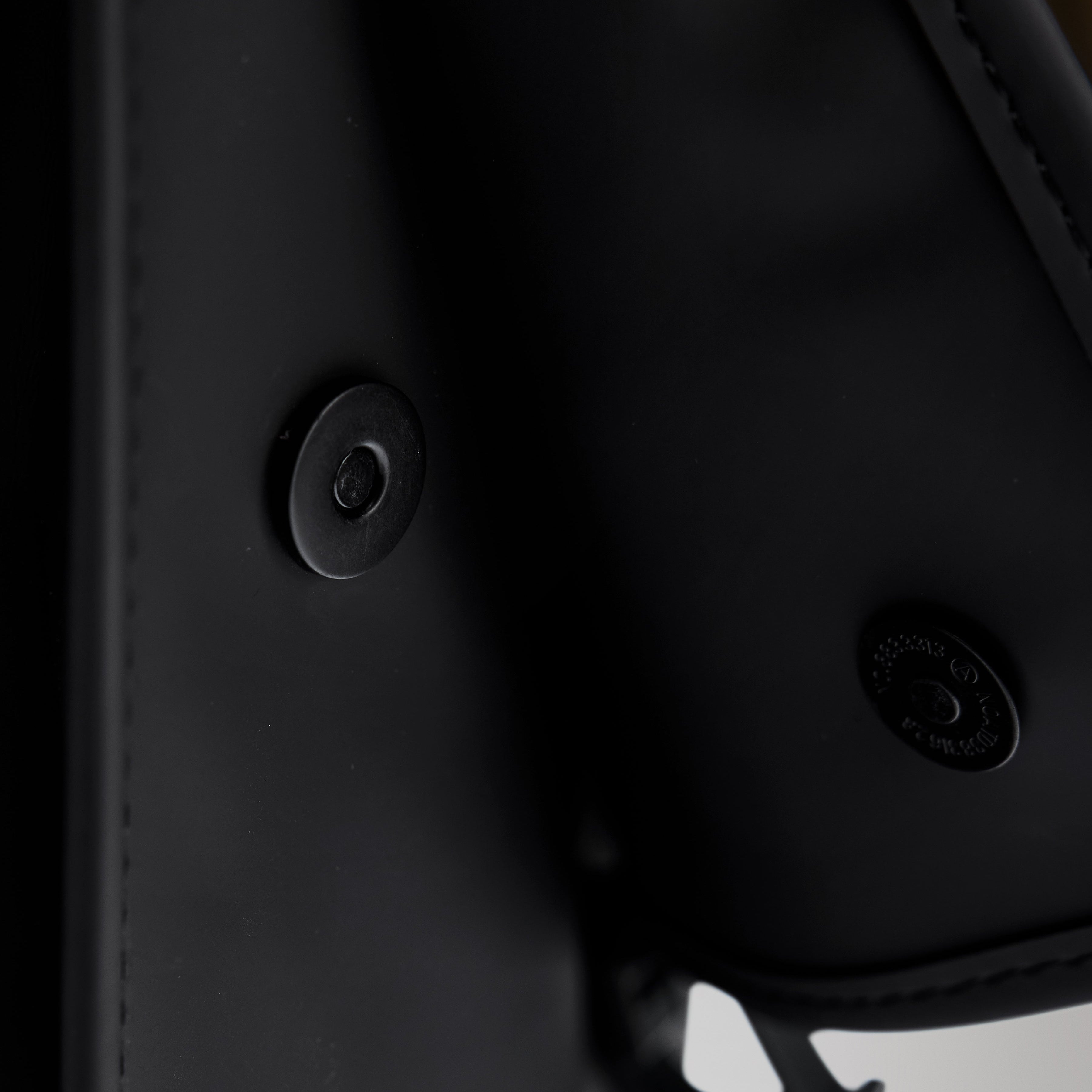 RAINS W3 Backpack Mini magnetic button detail