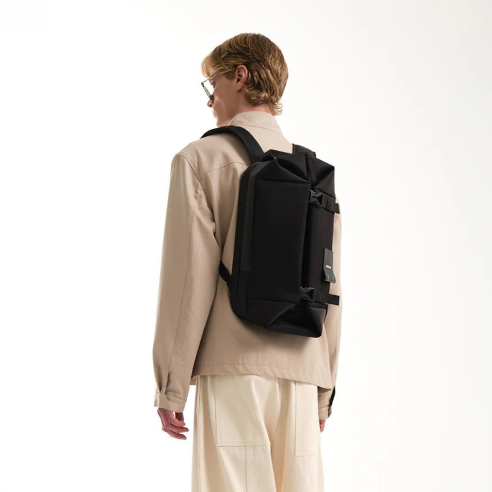 Côte&Ciel Yukon Sleek backpack on body view