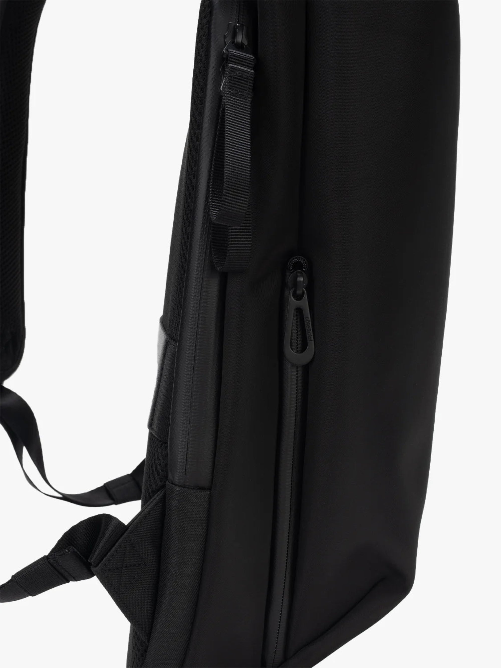 Côte&Ciel Saru Sleek black backpack external zip 