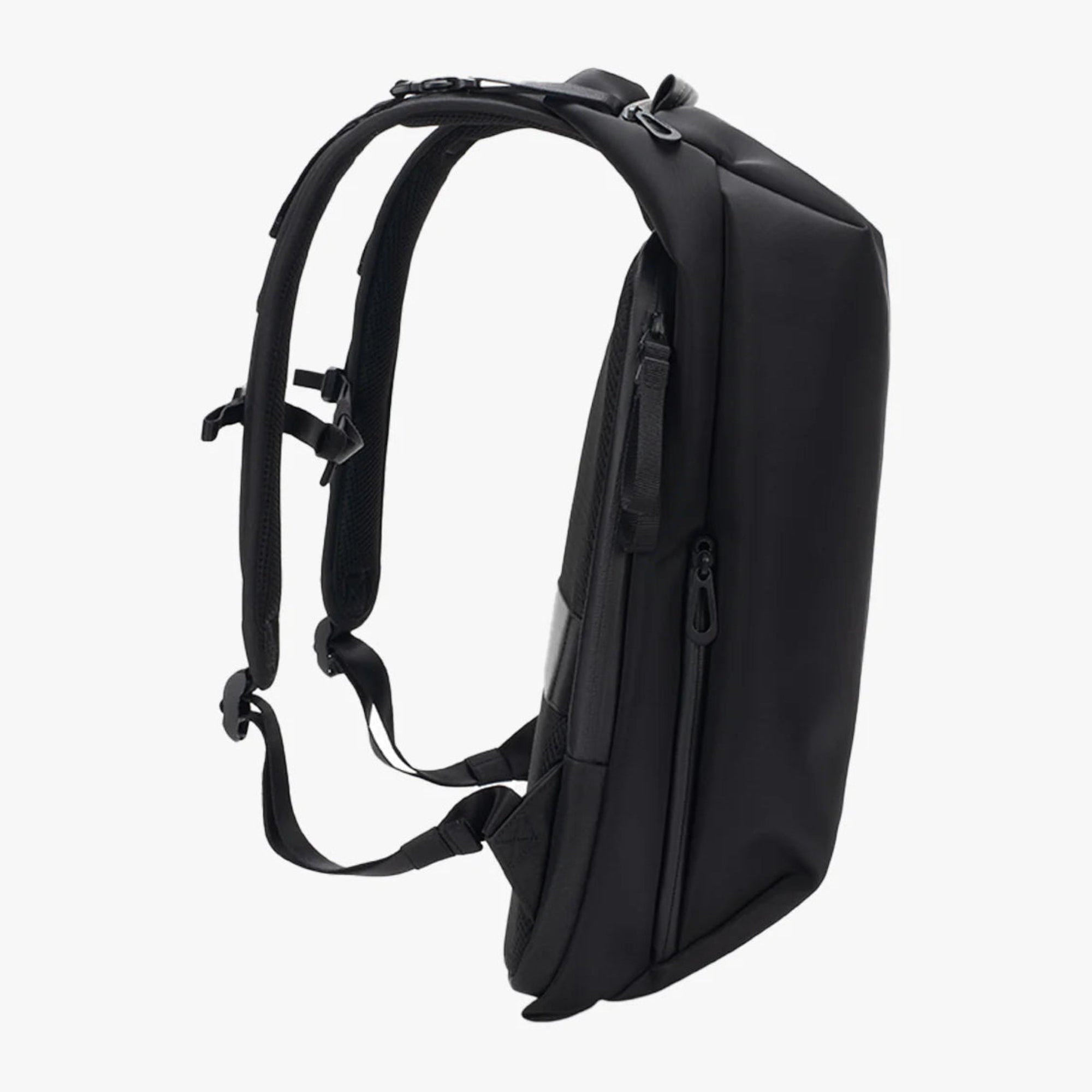 Côte&Ciel Saru Sleek black backpack side view