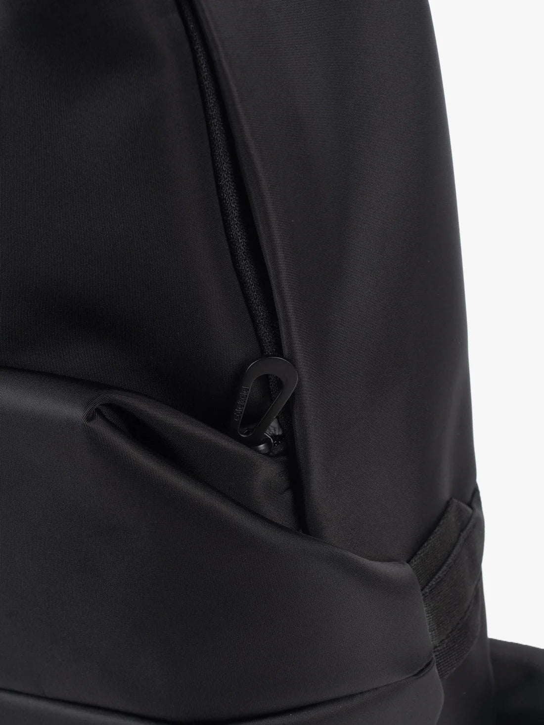 Côte&Ciel Sava M Sleek Backpack – Black Nylon